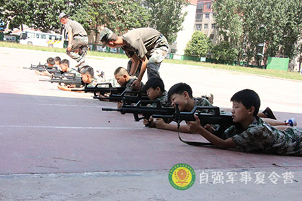 掌握枪械知识，持枪技巧练习